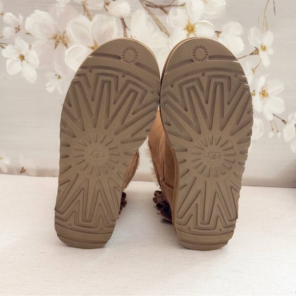 Women UGG Bailey Bow Velvet Ribbon Faux Fur Lined Boot 💕💕
Non smoking/ no pets - Picture 7 of 8